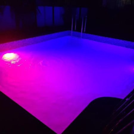 The Perfect Stays- Lal Mahal Villa With Disco Pool Lonavala Exterior photo